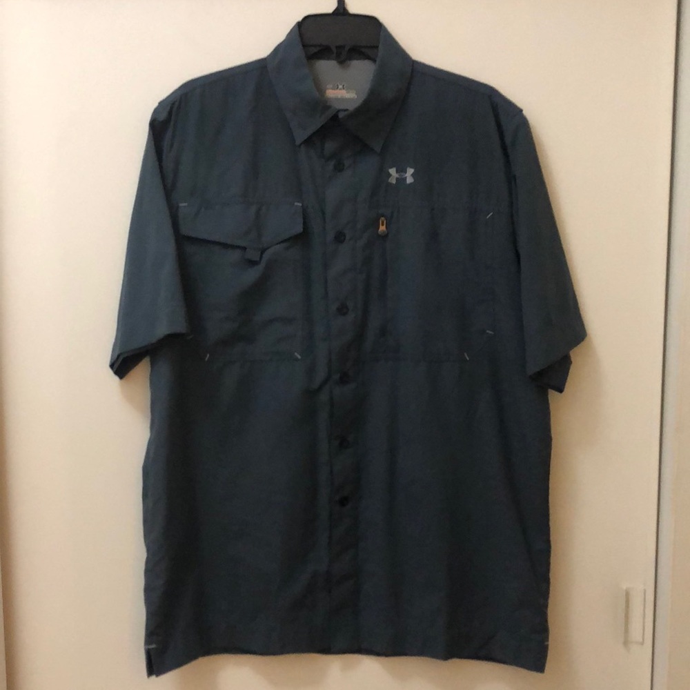 Under Armor all season gear Men’s M Grey short sleeve, button down, vented back
